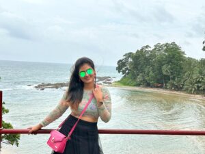 VJ Ezhilarasi Instagram - Blur pictures sometimes hold very good memories and this is one among them🫶🏻 #throwback trip to one of my most fav and beautiful place #andaman 😍 , Adhuvum last min plan are , best as always✨