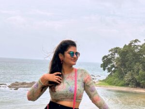 VJ Ezhilarasi Instagram - Blur pictures sometimes hold very good memories and this is one among them🫶🏻 #throwback trip to one of my most fav and beautiful place #andaman 😍 , Adhuvum last min plan are , best as always✨