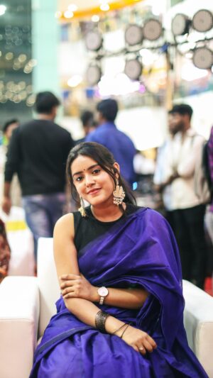 VJ Kalyani Instagram - Pre Event gigs be like 😂
A Transition that i didnt feel like posting, but kinda did it😹
...
All set for the event today at Pollachi💛
Wearing: @neecas_makeover 
Jewelry & MUAH: @neecas_makeover 

#eventdays #gigs #transition #black #vjkalyani🎤