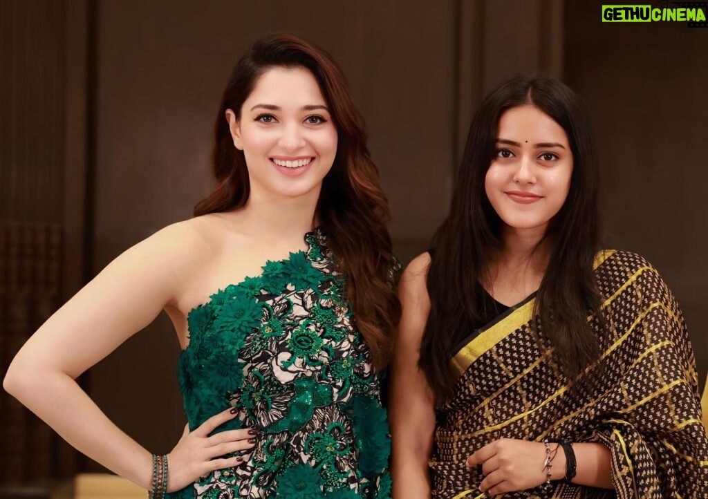 VJ Kalyani Instagram - Loved hosting the promotions of Aranmanai 4, fab conversation! @tamannaahspeaks & #SundarC sir was the sweetest to mention the work post shoot💛 📸: Deepan🫡 #aranmanai #promotions #host #tamannah #sundarc #vjkalyani🎤