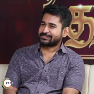 VJ Kalyani Instagram - "Enaku acting dhan pudikum...." 🤩🤩
.
Watch full episode: https://zee5.onelink.me/RlQq/Zee5tamilDarbar
.
Watch all episodes of ZEE5 Darbar anywhere anytime for free only on the ZEE5 App!!
.
#zee5 #zee5tamil #zee5darbar @vj_kalyani #vijayantony