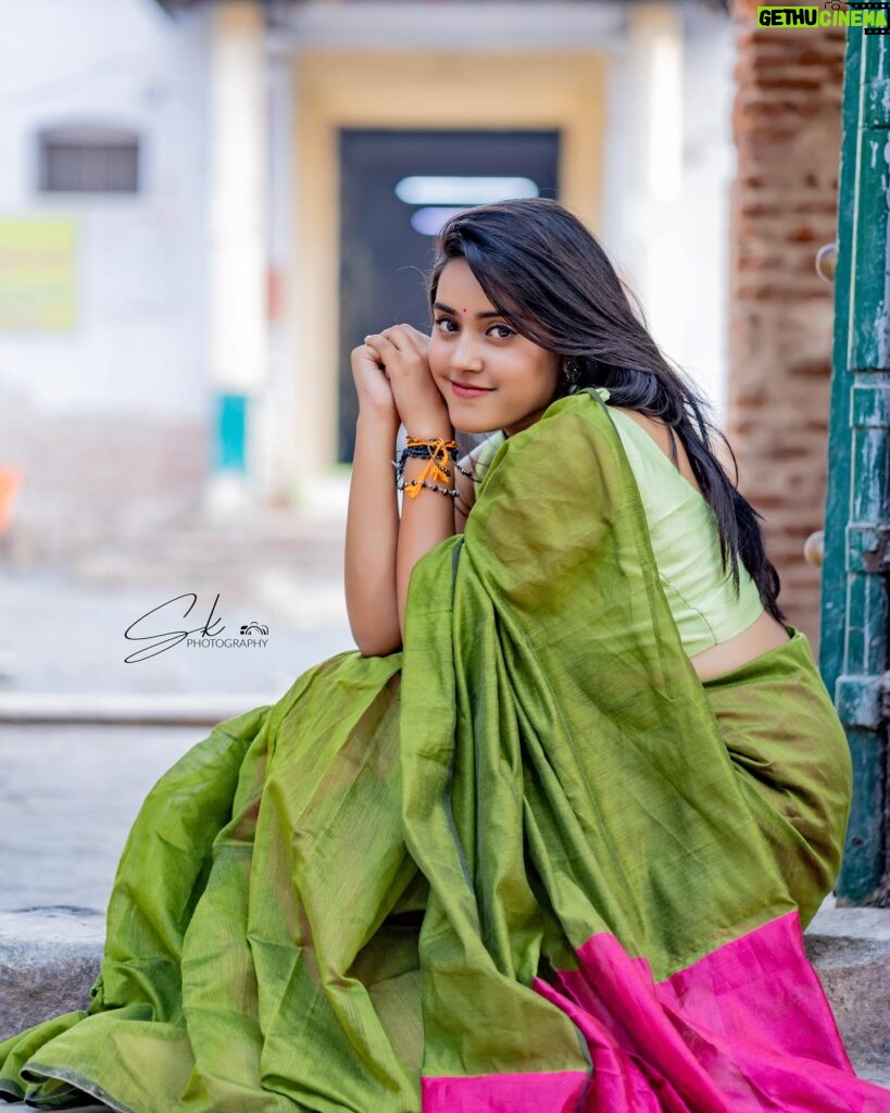 VJ Kalyani Instagram - 🫡💚 ... 📸: @sk_wedding__photography ... #saree #sareelove #sareefashion #justbeingme #vjkalyani🎤