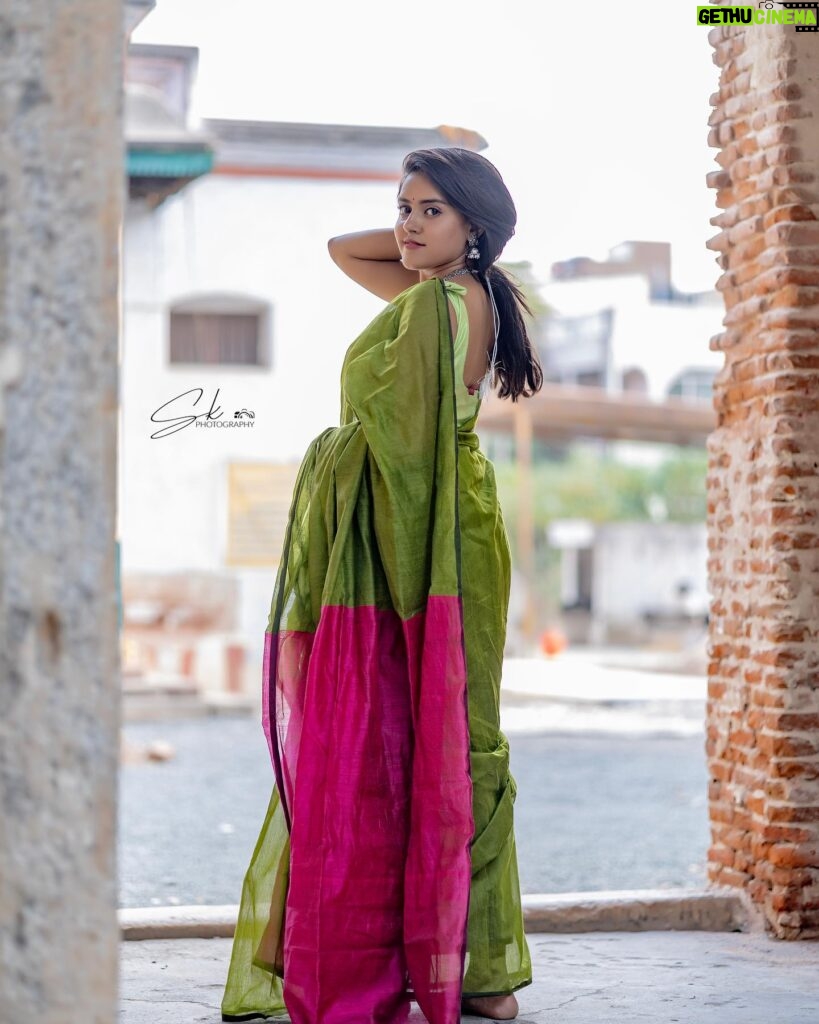 VJ Kalyani Instagram - Nothing more comfortable than a casual saree on a happy day 💛 ... 📸: @sk_wedding__photography #saree #happyattire #sareefashion #sareelove #vjkalyani🎤