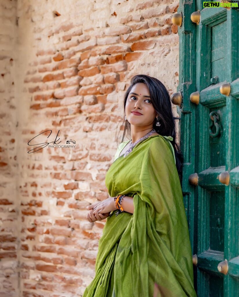 VJ Kalyani Instagram - Nothing more comfortable than a casual saree on a happy day 💛 ... 📸: @sk_wedding__photography #saree #happyattire #sareefashion #sareelove #vjkalyani🎤