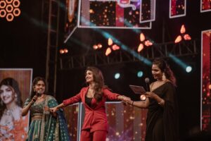 VJ Kalyani Instagram - Swipe>>> 💛
(DO NOT MISS THE LAST PIC‼️
Or may be the pics on the wholeee🙈)
...
Yet an other massive show with stellars @sivakarthikeyan  @sreeleela14 @actorsathish @iambababaskar 
Anantara'24 Thankyou for all the loveee DSU💛💛

Breaking the blues with @lithas_rentals 
📸: @balaartphotography thankyou, loving the work!

#host #collegeculturals #gratitude #sreeleela #sivakarthikeyan #actorsathish #bababaskar #fun #vjkalyani🎤