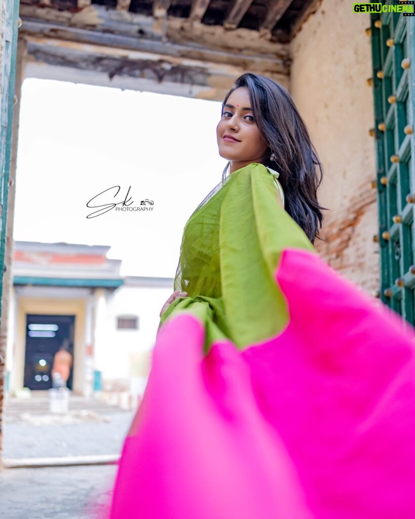 VJ Kalyani Instagram - Nothing more comfortable than a casual saree on a happy day 💛 ... 📸: @sk_wedding__photography #saree #happyattire #sareefashion #sareelove #vjkalyani🎤