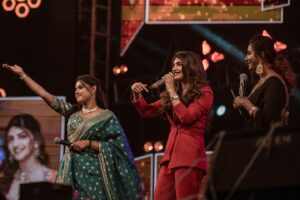 VJ Kalyani Instagram - Swipe>>> 💛
(DO NOT MISS THE LAST PIC‼️
Or may be the pics on the wholeee🙈)
...
Yet an other massive show with stellars @sivakarthikeyan  @sreeleela14 @actorsathish @iambababaskar 
Anantara'24 Thankyou for all the loveee DSU💛💛

Breaking the blues with @lithas_rentals 
📸: @balaartphotography thankyou, loving the work!

#host #collegeculturals #gratitude #sreeleela #sivakarthikeyan #actorsathish #bababaskar #fun #vjkalyani🎤