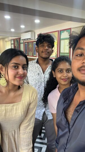 VJ Kalyani Instagram - Tag a Curd rice lover🥲...!!!
...
Was yum, thankyou @thanjaiveeraswamy for serving delicacies 💛