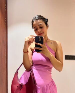 Vaani Sood Instagram - #softgirl 🌸 // Sunlo kya bole saanso ki hulchul 💗 #dump