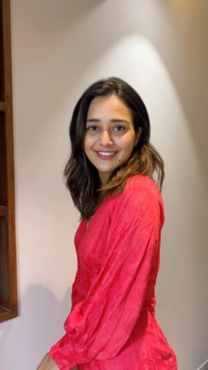 Vaani Sood Instagram - I had a brunch date to go on, and I had been preparing for it all week! How? 
With Colgate Visible White, of course!🥰😬
While I was using it, I noticed that its whitening accelerators start whitening my teeth in just 1 week!

All while gently removing any stains, too.
I’m so happy with the results, and now I can confidently show off my beautiful, white smile.
Check out Colgate Visible White today!

🙌🏻By removal of surface stains when used as directed on the pack. Results may vary. Based on Clinical Study (2009).

#AD #ColgateVisibleWhite #RealWhite