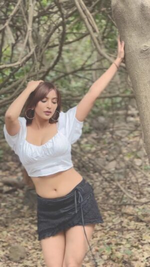 Vaibhavi Joshi Instagram - Be faithful to that which exists within yourself.-ANDRÉ GIDE😇
#selfworth #selflove #selfcare #love #loveyourself #mentalhealth #motivation #positivevibes #healing #selfesteem  #inspiration  #happiness #selfawareness #life #quotes #mindfulness #growth #gratitude #reelindia #naturelovers #self #selfrespect #wellness #instagood #empowerment #believe #motivationalquotes #friday #weekend #reels