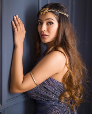 Vaibhavi Joshi Instagram - “You are not what you’ve done. You are what you keep doing.”-Jack Butcher😇

#selfworth #selflove #selfcare #love #loveyourself #mentalhealth #motivation #positivevibes #healing #selfesteem #positivity #inspiration #mindset #selfconfidence #confidence #happiness #selfawareness #life #quotes #mindfulness #growth #gratitude #mentalhealthawareness #self #selfrespect #wellness #instagood #empowerment #believe #instagram @vijaypowarphotography 
Styling @stylebyjacke