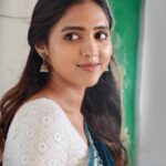 Vaishali Raj Instagram - 🫶🏻 . . . . . #reels #instagram #trending #telugusongs #sidsriramsongs #sidsriram #music #teluguactress #lovesong #sid #lovestatus #lovemusic #hello #helloammayi
