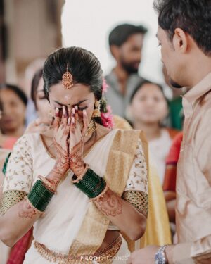 Vaishnavi Venugopal Instagram - Shot by @phloem.weddings 
HMU @aishwaryakarayilofficial 
Styled @styledbyzoya_ 
Draping @kp_thesareedrapist 
Blouse @prismdesigns_kottayam 
Groom’s mua & styling @soorajskofficial