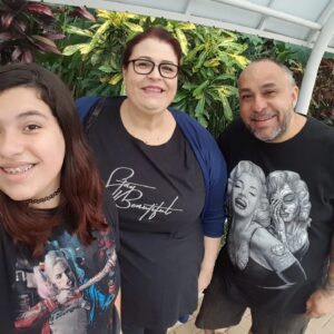 Valéria Sandalo Instagram - #tbt 
.
.
Família feliz fora do comercial de margarina!
.
.
#valériasândalo #valeriasandalo #valériasandalo #valeriasândalo #família #familiafeliz #comercialdemargarina #colegiorainhadapaz #colégiorainha #altodepinheiros #vilaipojuca #altodalapa