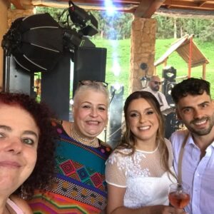 Valéria Sandalo Instagram - Casando o sobrinho!
.
.
No último sábado foi o casamento da @moniquemunhoz e do @rodrigodorado, casal nota 1000!
.
.

#valériasândalo #valeriasandalo #valériasandalo #valeriasândalo #rodrigodorado  #moniquemunhoz #casamento #meireedinho #meireborbagato #dinhoborbagato #cumplicesdeumresgate #daficçaoprarealidade