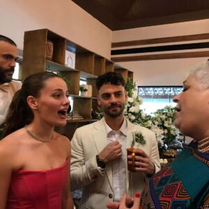 Valéria Sandalo Instagram - Casando o sobrinho!
.
.
No último sábado foi o casamento da @moniquemunhoz e do @rodrigodorado, casal nota 1000!
.
.

#valériasândalo #valeriasandalo #valériasandalo #valeriasândalo #rodrigodorado  #moniquemunhoz #casamento #meireedinho #meireborbagato #dinhoborbagato #cumplicesdeumresgate #daficçaoprarealidade