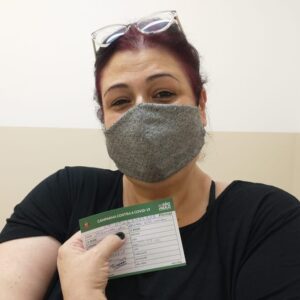 Valéria Sandalo Instagram - VACINADA CONTRA A COVID, COM A GRAÇA DE DEUS E DOS CIENTISTAS, MÉDICOS, ENFERMEIROS, ATENDENTES E DEMAIS PROFISSIONAIS DA SAÚDE!!!!
.
.
Estou TÃÃÃO emocionada e feliz!!! Dei vexame na hora da vacina, caí no choro de emoção!!! VACINA, SIM!!! 
.
.
#valériasândalo #valeriasandalo #valériasandalo #valeriasândalo
#vacinasim #vivaosus #saudeatodos
#vivaaciência