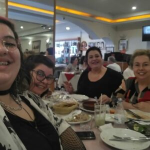 Valéria Sandalo Instagram - Amigas há 39 anos! Adriana, Denise e Valéria.❤
.
.
Com Lídia, a nova geração.❤
.
.
#valériasândalo #valeriasandalo #valériasandalo #valeriasândalo #amigas #amigasdecolégio #exalunasobjetivolapa #amigasdesdeadolescência #tardedasminas #almoçoárabe #almoçoecompras #popplus #clubholms