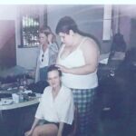 Valéria Sandalo Instagram - #tbt de 1991. . . Ajudando o, na época, meu noivo Wagner Bello a fazer a maquiagem do espetáculo O Burguês Fidalgo. . . . . Foto gentilmente cedida pelo @ricardorathsam . . #valériasândalo #valeriasandalo #valériasandalo #valeriasândalo #wagnerbello #oburguesfidalgo #teatro #maquiagemteatral