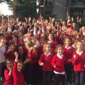Valentina Bellè Instagram - Eccoci qua! Sono felice di fare da madrina alla scuola Gavia per il progetto Scuole per Haiti di @penpaperpeace questa mattina l abbiamo presentato e già sono venute fuori idee interessanti! Se siete curiosi visitate il sito di @penpaperpeace e scoprite come aiutarci ❤️