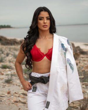 Valentina Feroz Instagram - Happy Valentine’s Day ❤️
So much love always ❣️
.
.
.
#happyvalentinesday #love #blackbelt #photoshoot
@salty_oceansbw