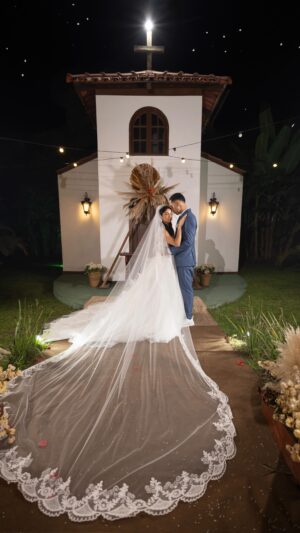 Valentina Feroz Instagram - Dia abençoado por Deus, celebramos o amor que transcende o tempo. Cada momento é uma promessa, cada sorriso é uma bênção. O dia mais feliz de nossas vidas, eternizado em amor e gratidão. 🙏💍✨ 
.
.
.
#wedding #casamento #bride #casamiento