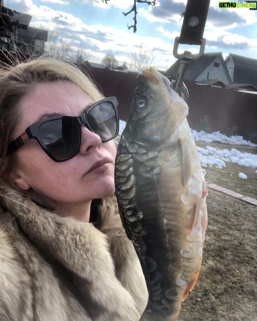 Valentina Mazunina Instagram - Клюём, до сих пор)) @dorofeza когда уже опять будем рыбу выгуливать??