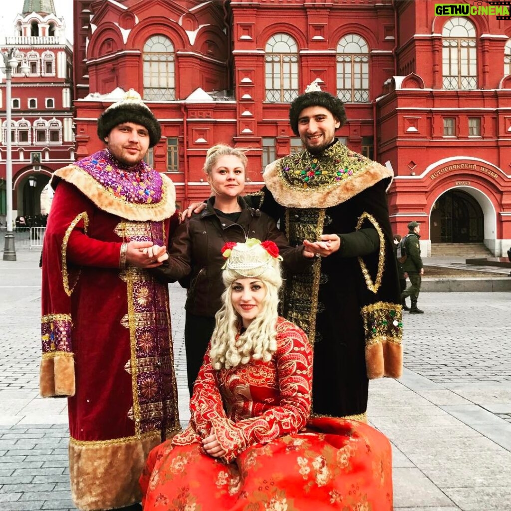 Valentina Mazunina Instagram - По-моему, лица и одеяния царей на красной площади, очень точно отражают благосостояние нашей великой страны!)#фотказасотку