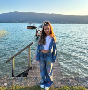 Valentina Tronel Instagram - Alors vous avez pensé quoi du clip ? 💞

Styliste : Ophélie Hippocrate @blackpetrol 🤍