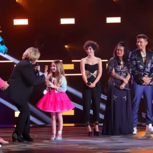 Valentina Tronel Instagram - Cc les amis, je vois que vous n’oubliez pas les dates et moi non plus 😄😉 😉😉
29/11/20 - 29/04/21
♥️♥️♥️ 
Pour l’occasion voici encore quelques photos inédites de la remise de trophée des mains de Marie-Myriam et aux côtés de tous les candidats que j’ai adorés et de ma @babpravi qui défendra elle aussi les couleurs de notre beau pays dans moins d’un mois 💙🤍❤️
Crédits : @farouk_esc @benwanet