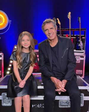 Valentina Tronel Instagram - Quelle merveilleuse expérience ! J’ai adoré interpréter cette magnifique chanson à vos côtés @julienclercofficiel ❤️