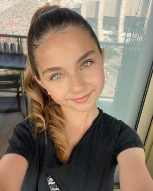 Valentina Tronel Instagram - Qui est déjà en vacances ?🤍