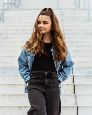 Valentina Tronel Instagram - Plein de nouvelles à vous annoncer les amis ☀️🤫
Posez-moi vos questions en commentaire sous ce post sur la sortie de mon nouveau single et je répondrai à 3 d’entre elles au hasard en vidéo ♥️
Hâte de vous lire ⬇️