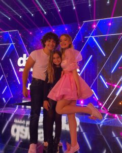 Valentina Tronel Instagram - 🤩 Merci pour cette magnifique soirée ma @carlamusicoff 🫶🏻 j’étais trop contente d’être là pour te soutenir ❤️