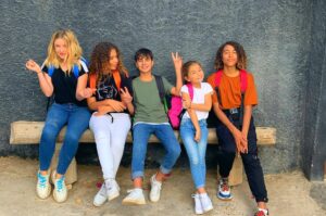 Valentina Tronel Instagram - Wow! Je n’ai pas les mots pour décrire cette merveilleuse aventure que nous avons vécue Ilyana, Dylan, Nathan, Gloria et moi pendant plus de 3 ans. 🤍
Tous nos moments partagés resteront à jamais gravés dans ma mémoire et je suis plus que fière d’avoir pu faire partie de ce beau projet. 
Je suis aussi triste que vous 🥺
Votre soutien, votre enthousiasme et votre amour ont été incroyables ! 
Ilyana, Dylan, Nathan et Gloria, je n’aurais jamais cru qu’en rentrant dans cette aventure, j’aurais une deuxième famille ❤️ 
Je vous aime très très fort ! 
Je remercie sincèrement toutes celles et ceux qui nous ont accompagnés dans ce projet, notre superbe équipe et vous. ✨
Merci, merci, merci <3