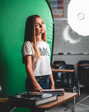 Valentina Tronel Instagram - La rentrée approche… 🫠 
Vous avez préparé vos cartables ou vous attendez le dernier moment 😭? 

📸© : @aurelfqt.pro
