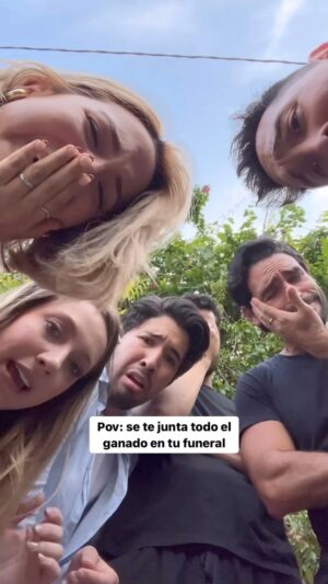Valentina de Abreu Instagram - Tu amiga la “tímida” 😂🙏🏼 Etiquétala ⬇️👀 
.
.
.
.
.
#humor #israelvera #israaafails