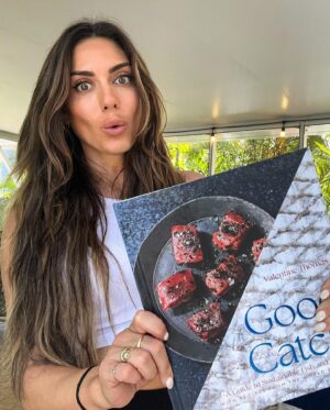 Valentine Thomas Instagram - IF YOU’VE BEEN LOOKING FOR A SIGN TO BUY THIS BOOK - THIS IS IT! 

If you’re great at cooking, this is for you, if you’re shit at cooking, this is also for you.  From a technical section to learn how to use and prep fish and seafood, to world recipes and sustainability tips, you’ll have the ultimate fish bible in your hands. Oh and the photography is phenomenal (thanks to @andrewthomaslee )! 

Ha, not funny jokes aside, the first week of a book coming is really important so if you’ve been wanting to wait, please don’t hehe. If you don’t like it I’ll refund you (probably not).