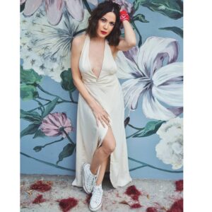 Valeria Gastaldi Instagram - Buen fin de semana para todos! Que la primavera nos traiga buenos momentos 🌹

Look: @uvhaok 
M&H: @kennyspalacios 
Beauty: @drei_esthetic 
Prod: @belsemenza 
PH: @john.adrian_