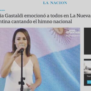 Valeria Gastaldi Instagram - Muchas Gracias @lanacioncom por invitarme a formar parte de este gran encuentro!  Un honor para mi cantar nuestro Himno para tanta Gente!!! https://www.lanacion.com.ar/economia/valeria-gastaldi-emociono-todos-la-nueva-argentina-nid2307620

Gracias @santimanriqueok por acompañarme!!!