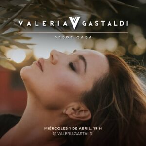 Valeria Gastaldi Instagram - ¡Mañana lxs espero en vivo para estar un poco más cerca y hablar de todo! ♥️🎙 #YoMeQuedoEnCasa. .
📷 @connie.azcona 💻 @enchulamecon