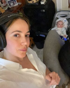 Valeria Gastaldi Instagram - Creando nuevas melodías para super artistas . Super acompañada 😍