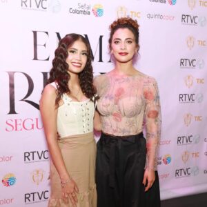 Valeria Emiliani Instagram - Hoy me despido Emma, gracias por recordarme lo esencial de ser una artista. Gracias a todos los que acompañaron esta mágica noche y este camino que hoy se acaba para mi, pero que sigue para grandes artistas talentoso que darán forma a esta historia. 

EMMA REYES segunda temporada a partir del 14 de Agosto por @senalcolombiatv 🫶🏽❤️👩🏽‍🎨

Maquillaje: @mapahurtado 
Corset: @soreil_lingerie
Fotos: @sandrob.art & @jorgemiliofotografo
Peinado: @sofiaamakeupartist