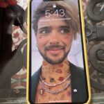 Valeria Emiliani Instagram - La ultima foto es el fondo de pantalla del teléfono de Samantha 😅 (En serio) siempre personalizo los celulares de mis personajes 🥹 #TheMarkedHeart #Palpito2 #Palpito