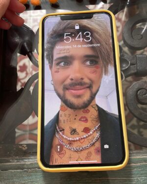 Valeria Emiliani Instagram - La ultima foto es el fondo de pantalla del teléfono de Samantha 😅 (En serio) siempre personalizo los celulares de mis personajes 🥹

#TheMarkedHeart
#Palpito2
#Palpito