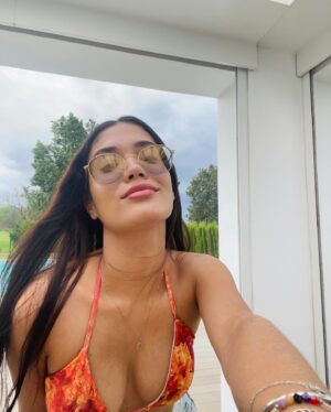 Valeria Emiliani Instagram - No hay peor ciego que el que no quiere usar sus lentes 😎

@osodeanteojos_