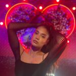 Valeria Emiliani Instagram - 17 de Mayo, día internacional contra la Homofobia, Transfobia y Bifobia. Celebremos, amemos y respetemos la diversidad ❤️🧡💛💚💙💜💗 We’re all born naked, and the rest is Drag 👸🏾