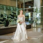 Valeria Ortega Instagram - Llegaron las fotos y tengo demasiada nostalgia de este día tan pero tan increíble 😻 Fue perfecto La previa con las bridesmaids y mi mamá Dress reveal! Amé ver sus caras cuando vieron el vestido por primera vez 🔥👏🏼 Ya vendrán más fotos @lauraemiliaschettino @mrs_cata.sch.o @amparohernandezc @pau__mp @gloriarojas_mua @josestamaria 📸 @danielagaldames 👗 @casa.santander Wedding planner @coniprovens