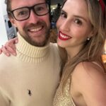 Valeria Ortega Instagram - A veces siento que no soy capaz de expresar cuánto te amo y cuánto amo la familia que formamos. Eres más que lo máximo! Happy first wedding anniversary @franklawn Bodas de papel 📄 😍✨👨‍👩‍👧‍👦